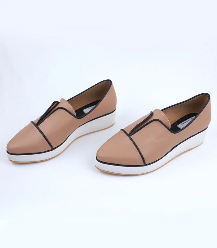 Femme Closed Shoes With Platform Heel
