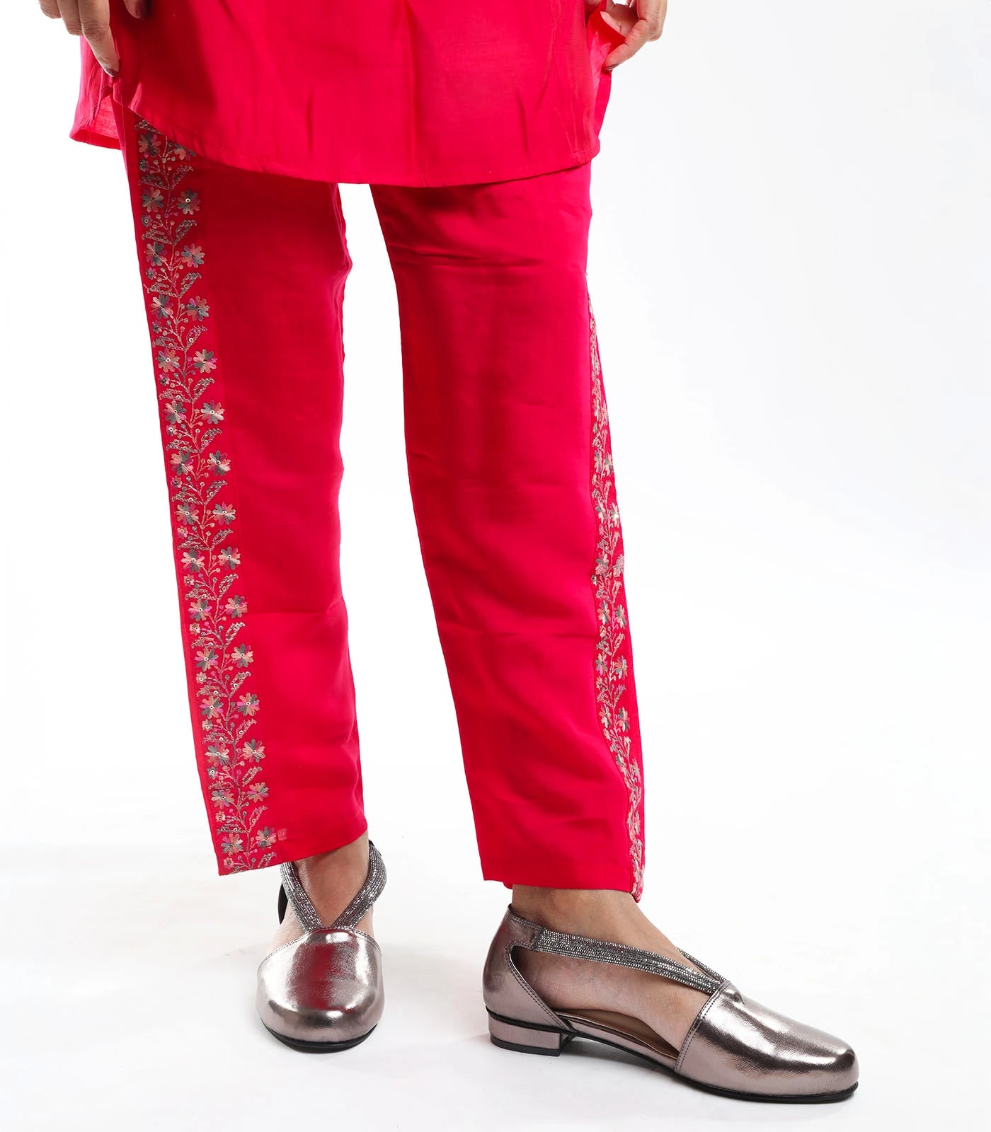 Taara Diamond Lace Embellished Metallic Mules