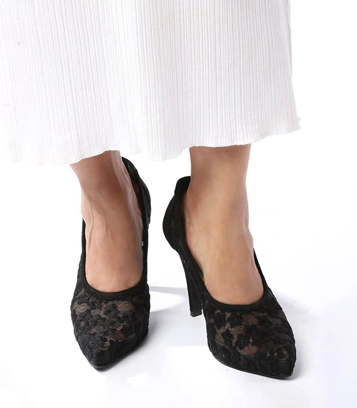Dark Desire Hand-Embroidered Pump Black