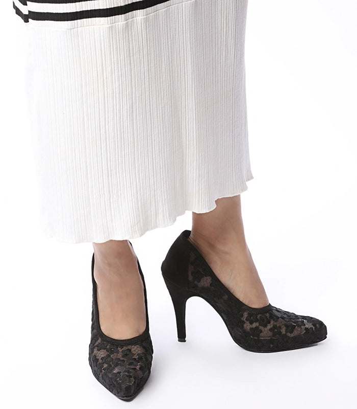 Dark Desire Hand-Embroidered Pump Black