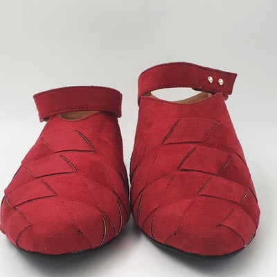 <strong>For Manisha</strong> (Size – EU 39)