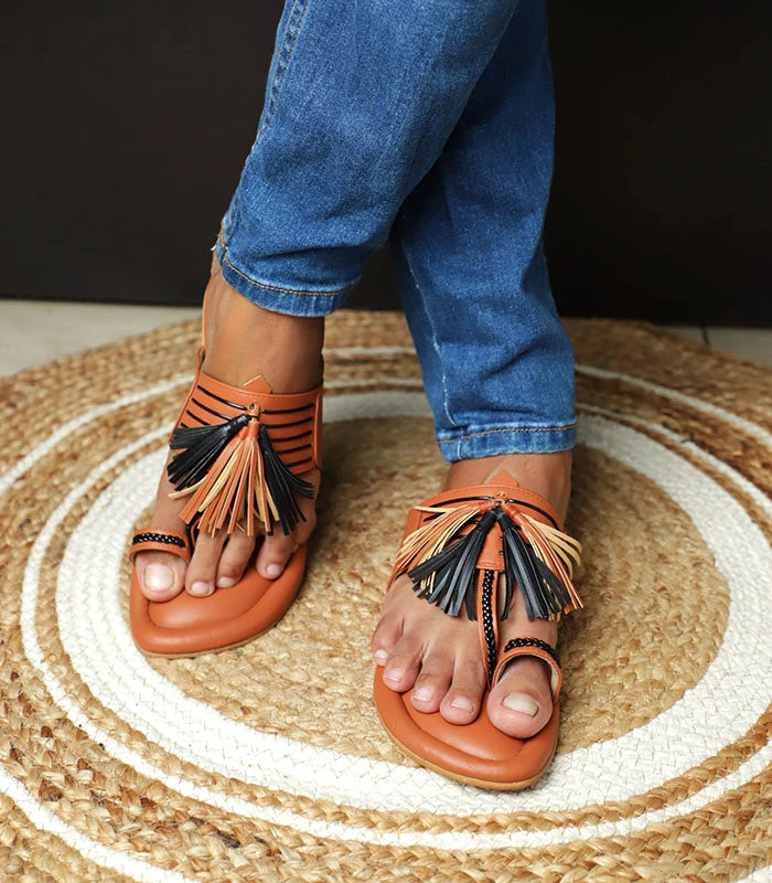 Saaj Kolhapuri with Cushion and Tassels Tan